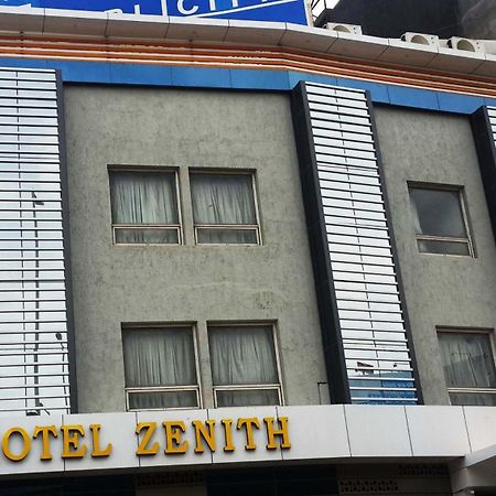 Hotel Zenith Surat Buitenkant foto