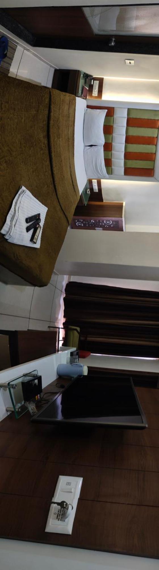 Hotel Zenith Surat Buitenkant foto