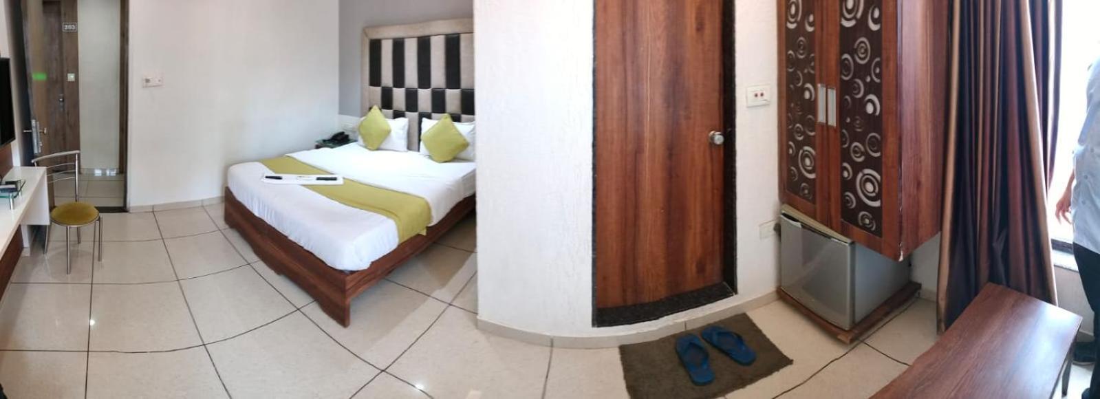 Hotel Zenith Surat Buitenkant foto