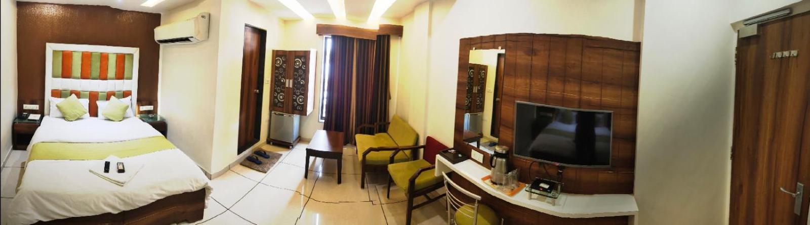 Hotel Zenith Surat Buitenkant foto