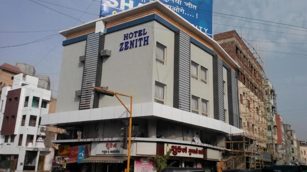Hotel Zenith Surat Buitenkant foto